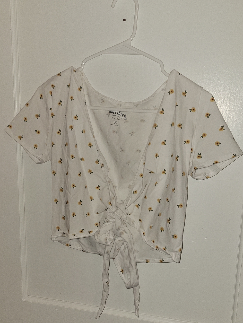 Hollister White Tie-Front Floral Crop Top